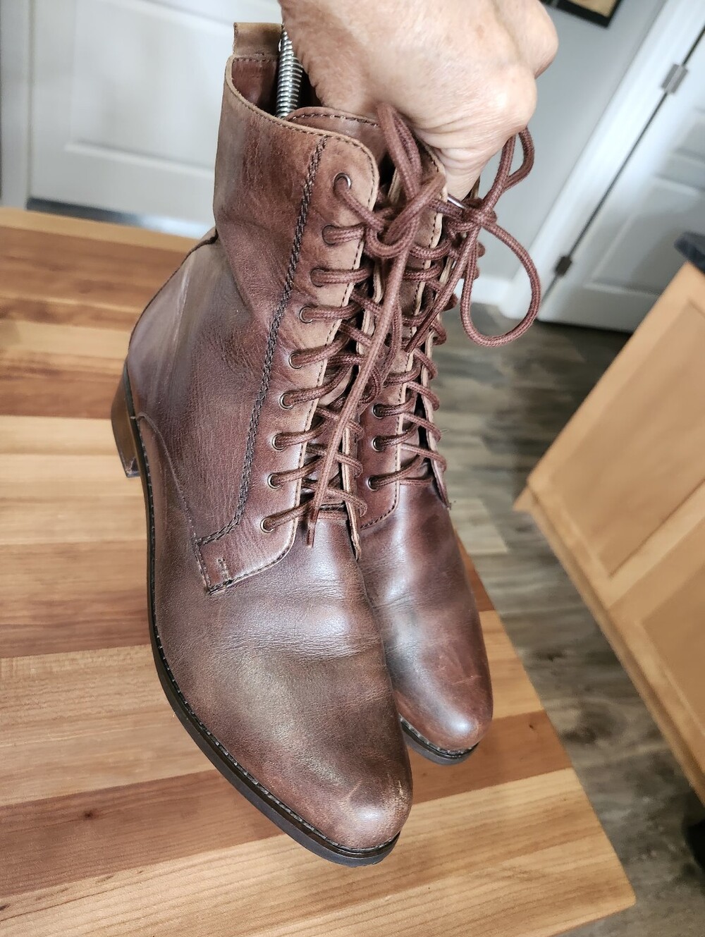 Vtg Blondo Women's Brown Combat Leather Lace-Up Ankle Boots.